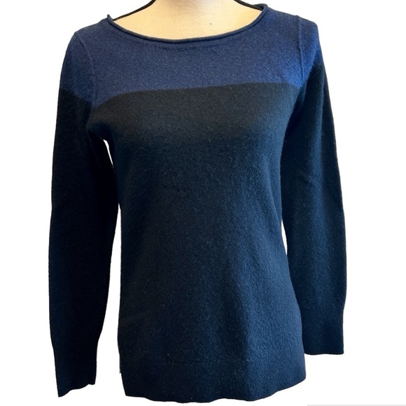 Club Monaco Sweater Cashmere Pullover Blue and Black Colorblock FLAWS size Small - Picture 1 of 16